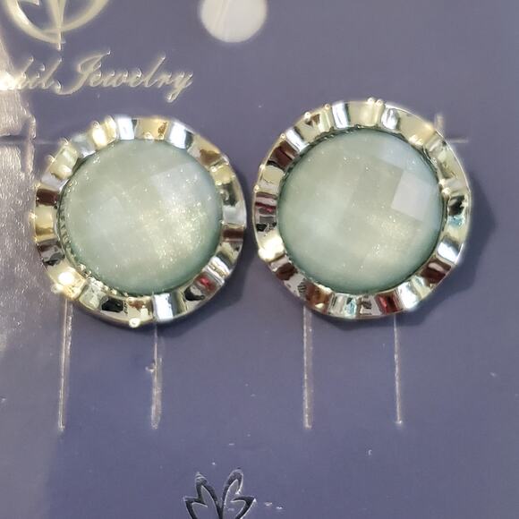 New Women's Silver-Tone Wave Circle Stud Earrings - Picture 2 of 4